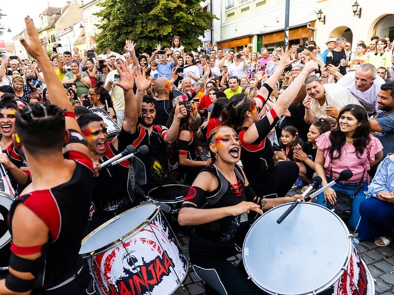 mii de spectatori au aplaudat spectacolele culturii iberice, care au dominat a treia zi din fits