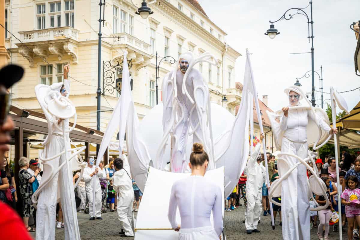 recomandări fits ziua 8: unul dintre cei mai importanți regizori europeni aduce spectacolul „angela” la sibiu