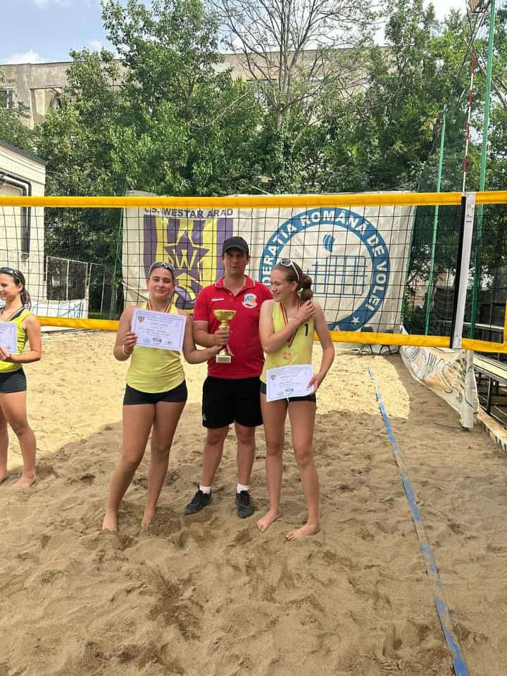 două tinere sportive din sibiu au șanse mari să se califice la turneul final u 16 de volei pe nisip