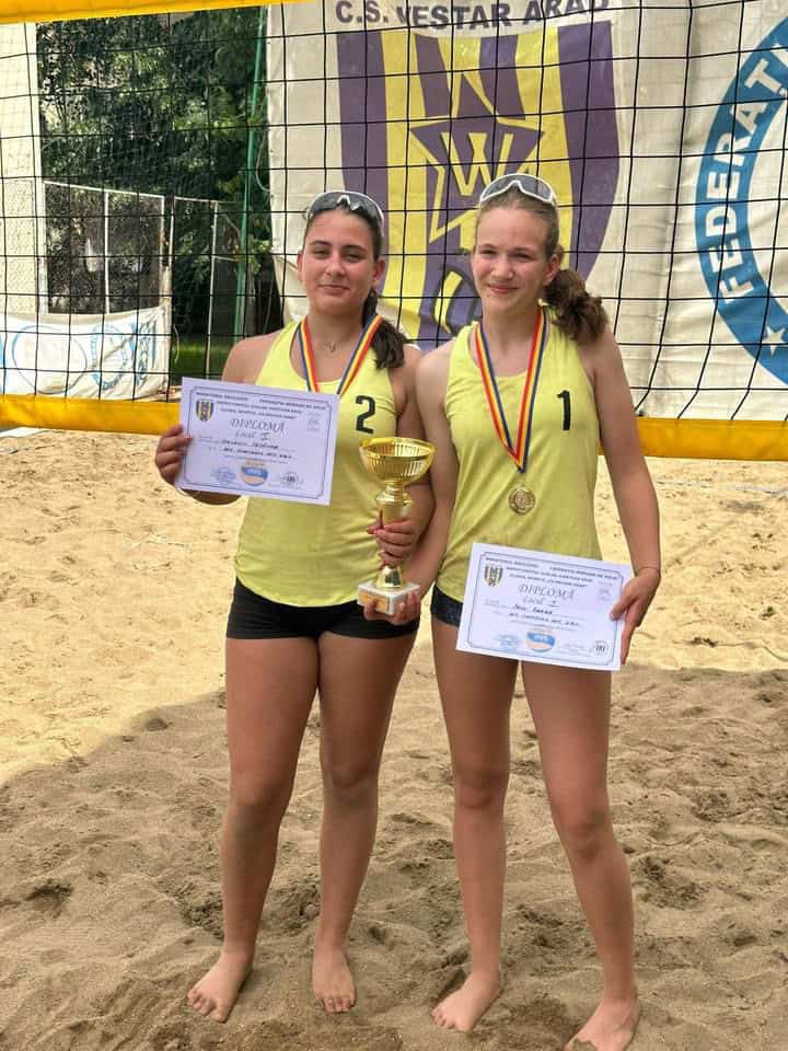 două tinere sportive din sibiu au șanse mari să se califice la turneul final u 16 de volei pe nisip