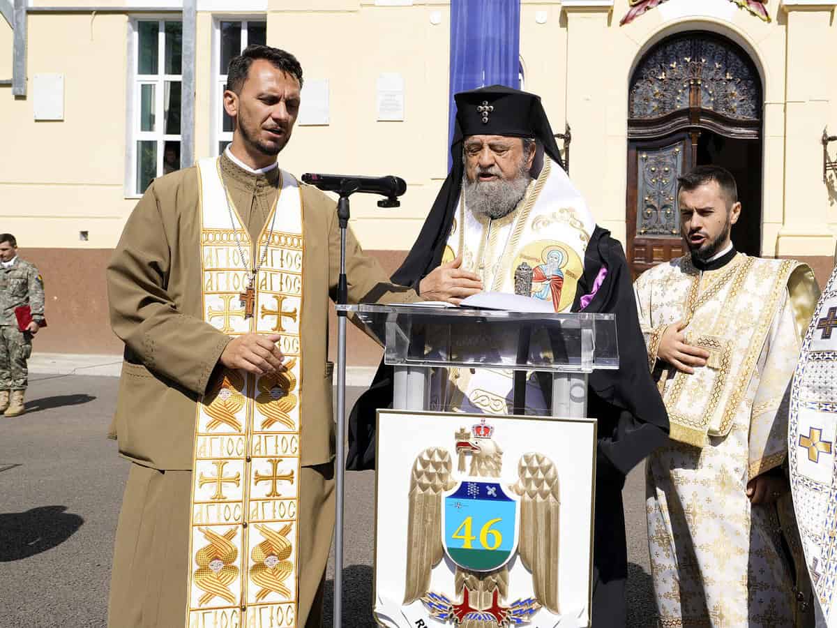 Cei mai noi soldați profesioniști ai Sibiului au depus jurământul și au primit binecuvântarea Mitropolitului Ardealului (foto)