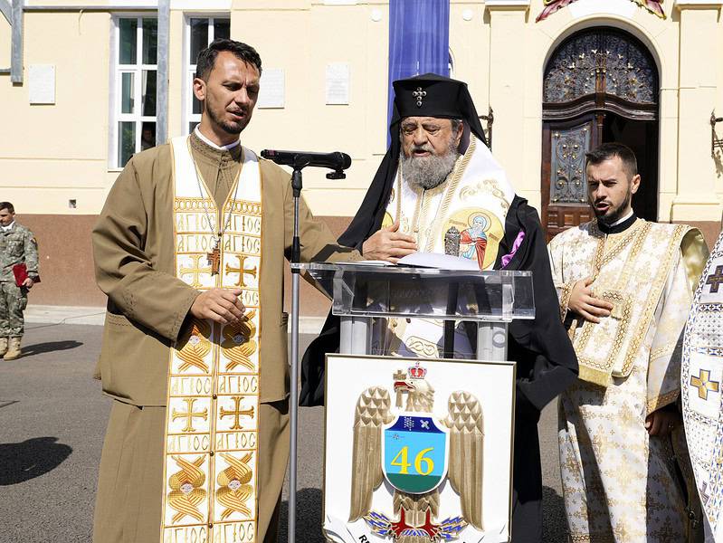 cei mai noi soldați profesioniști ai sibiului au depus jurământul și au primit binecuvântarea mitropolitului ardealului (foto)