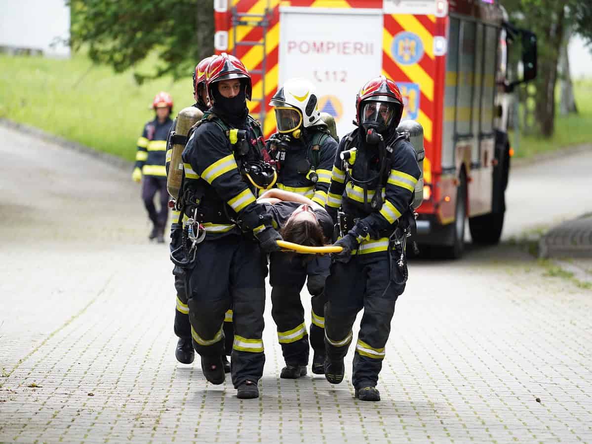 Pompierii sibieni au simulat un accident chimic cu peste 15 victime la stația de tratare apă Dumbravă (foto)