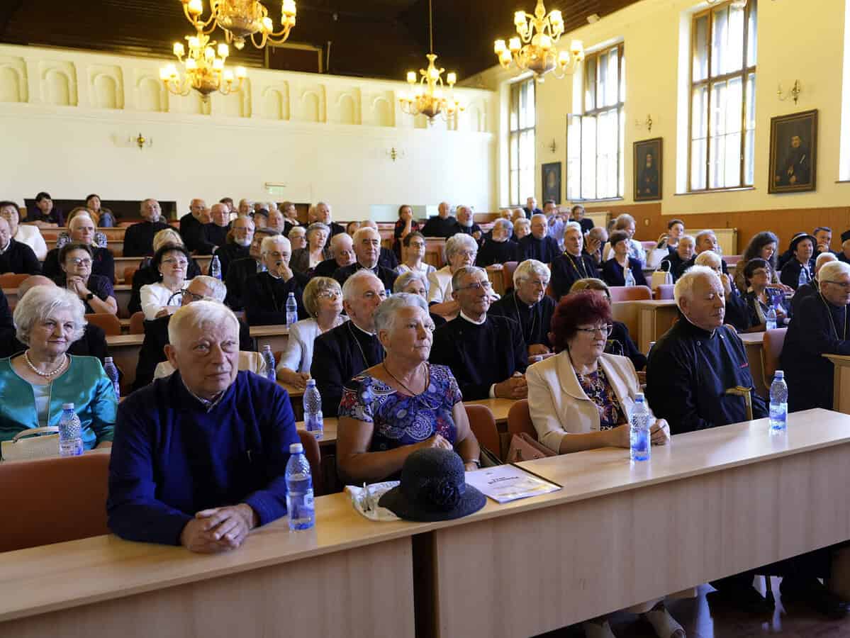 promoția 1974 a facultății de teologie ortodoxă din sibiu s-a reunit la 50 de ani de la absolvire