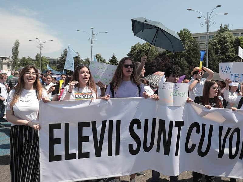 elevii protestează marți în fața ministerului educației