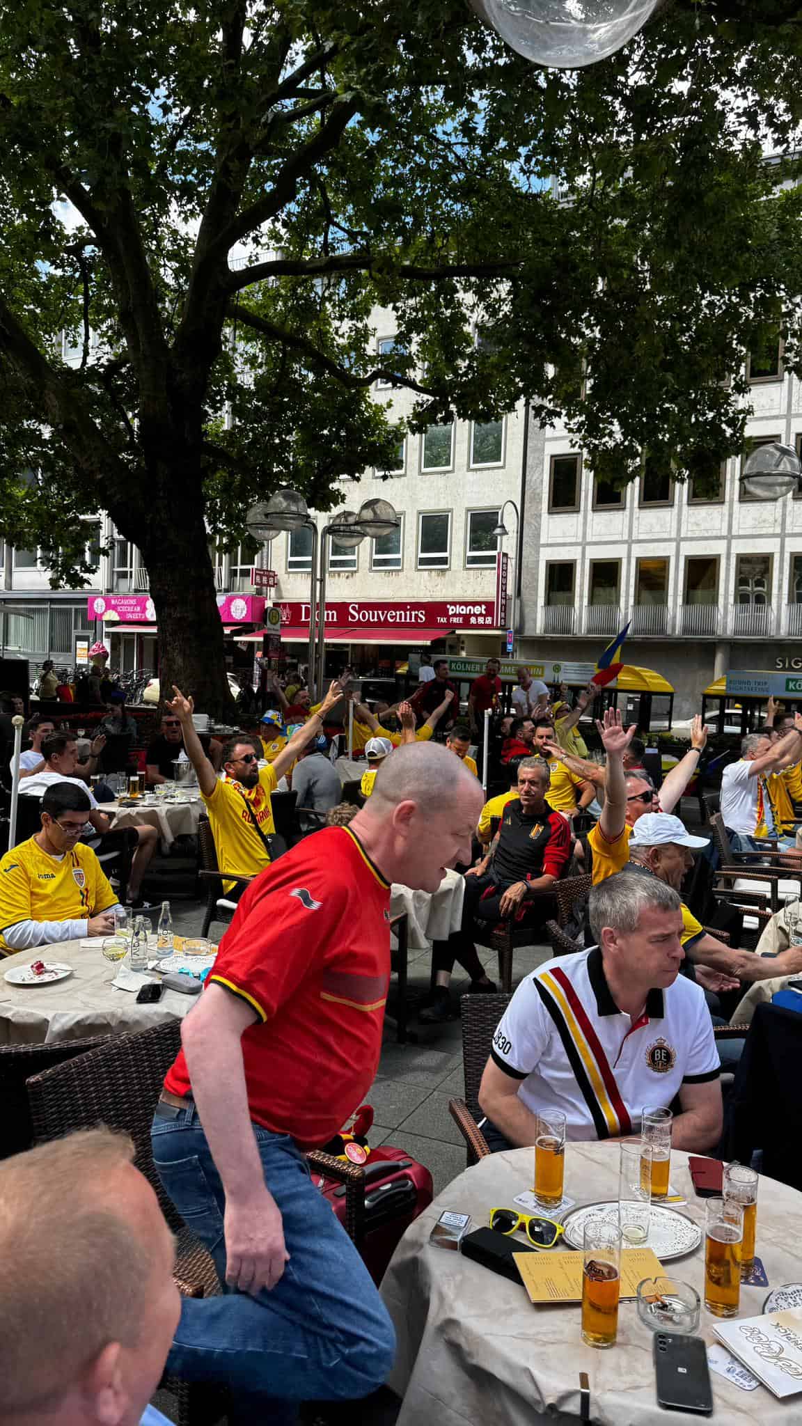 live video foto euro 2024: peste 30.000 de români au invadat koln-ul la meciul româniei. belgia învinge cu 2-0!