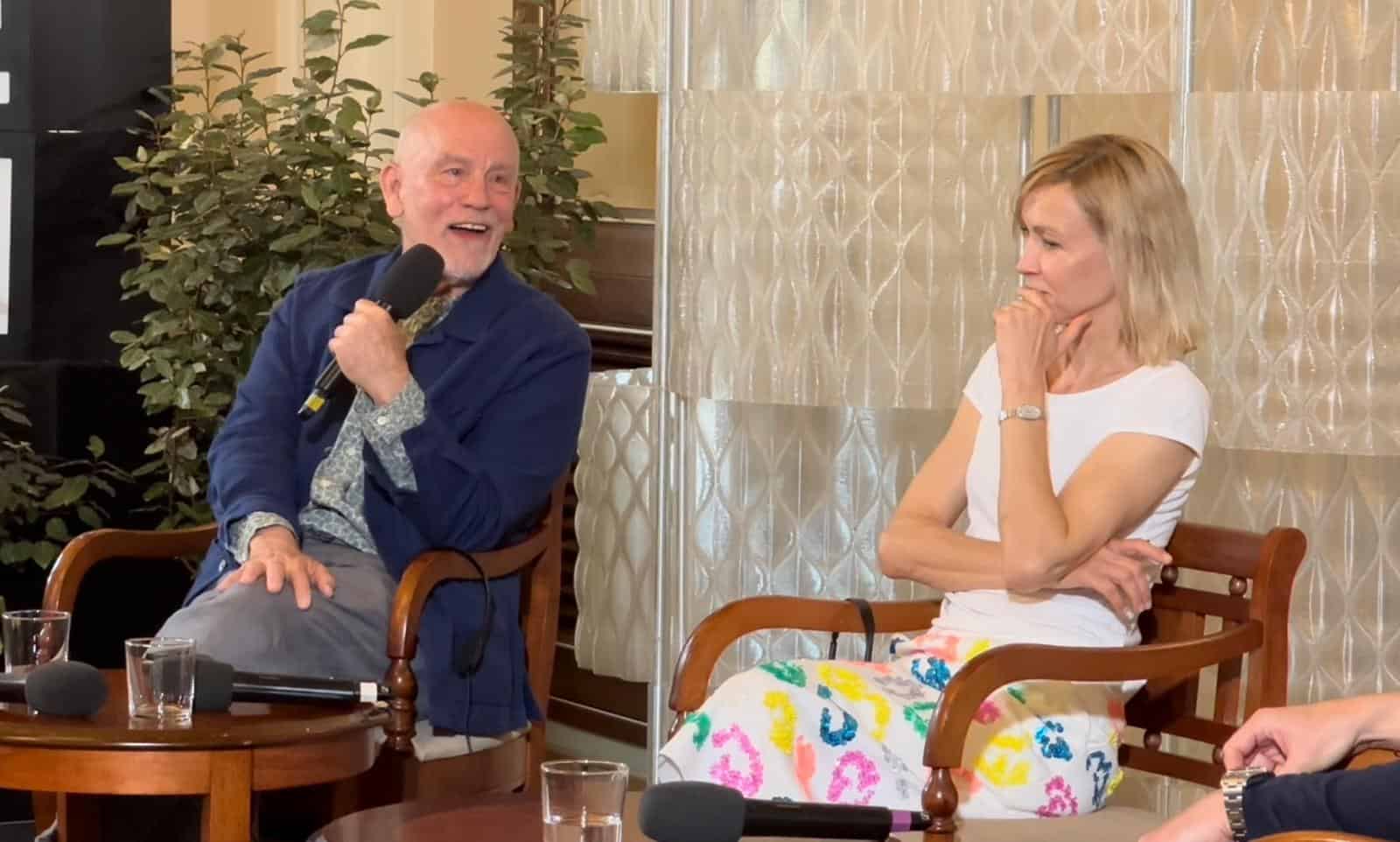 Actorul american John Malcovich a dezvăluit la Sibiu de ce e importantă prietenia pe scenă și în viața reală