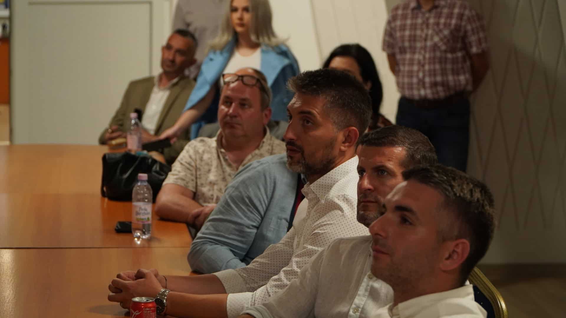 sediul pnl sibiu - vin rezultatele numărătorii paralele. primari confirmați în județ (foto-video)