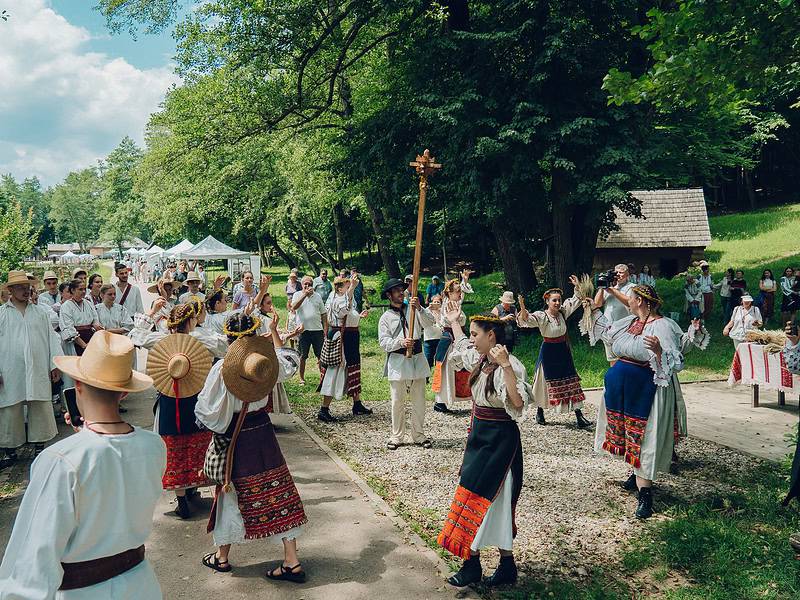 intrare liberă la muzeul astra în a doua zi de rusalii pentru purtătorii de ie