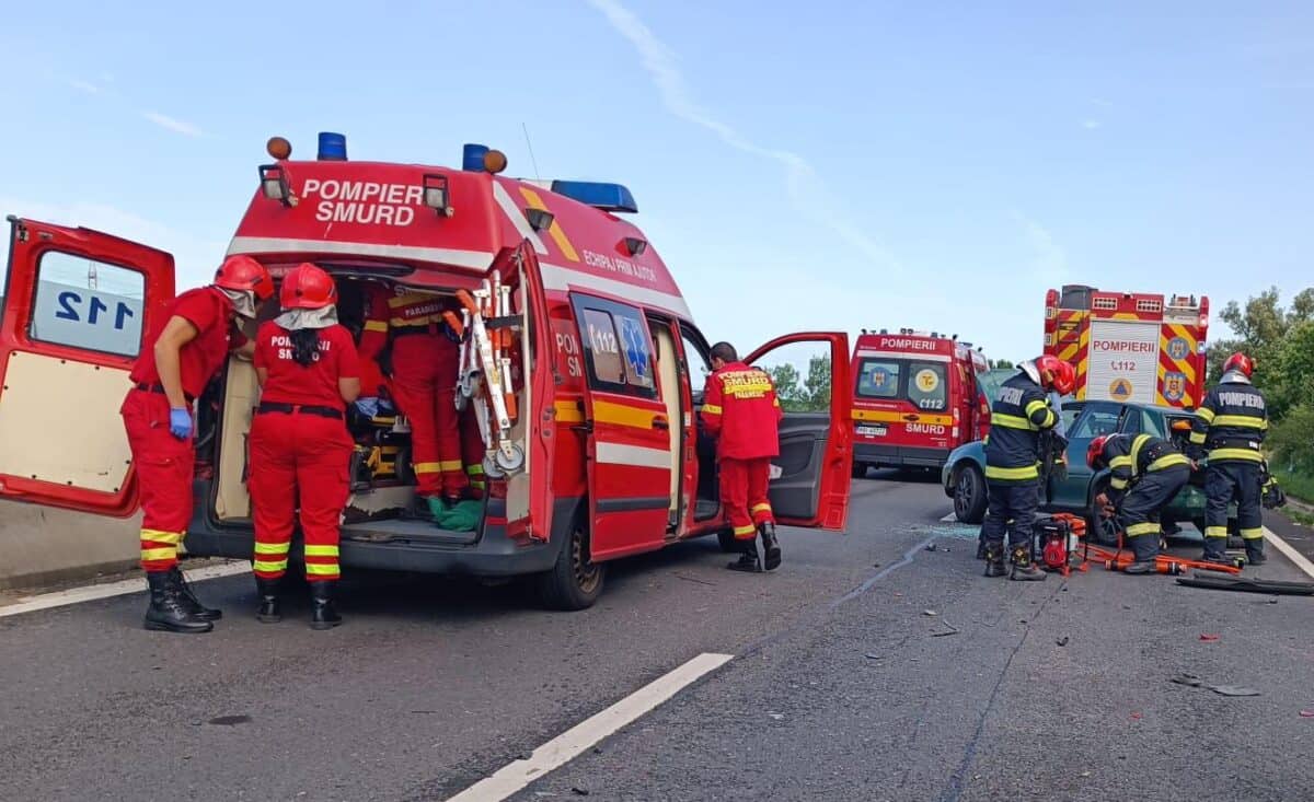 Femeia rănită în accidentul de joi de la Veștem este în continuare în stare critică