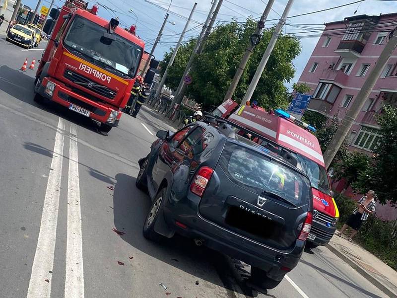 patru răniți în urma unui accident la semafor în mediaș (foto)