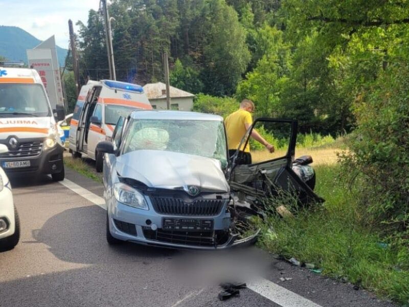 accident cu trei mașini implicate, dintre care un tir, pe valea oltului