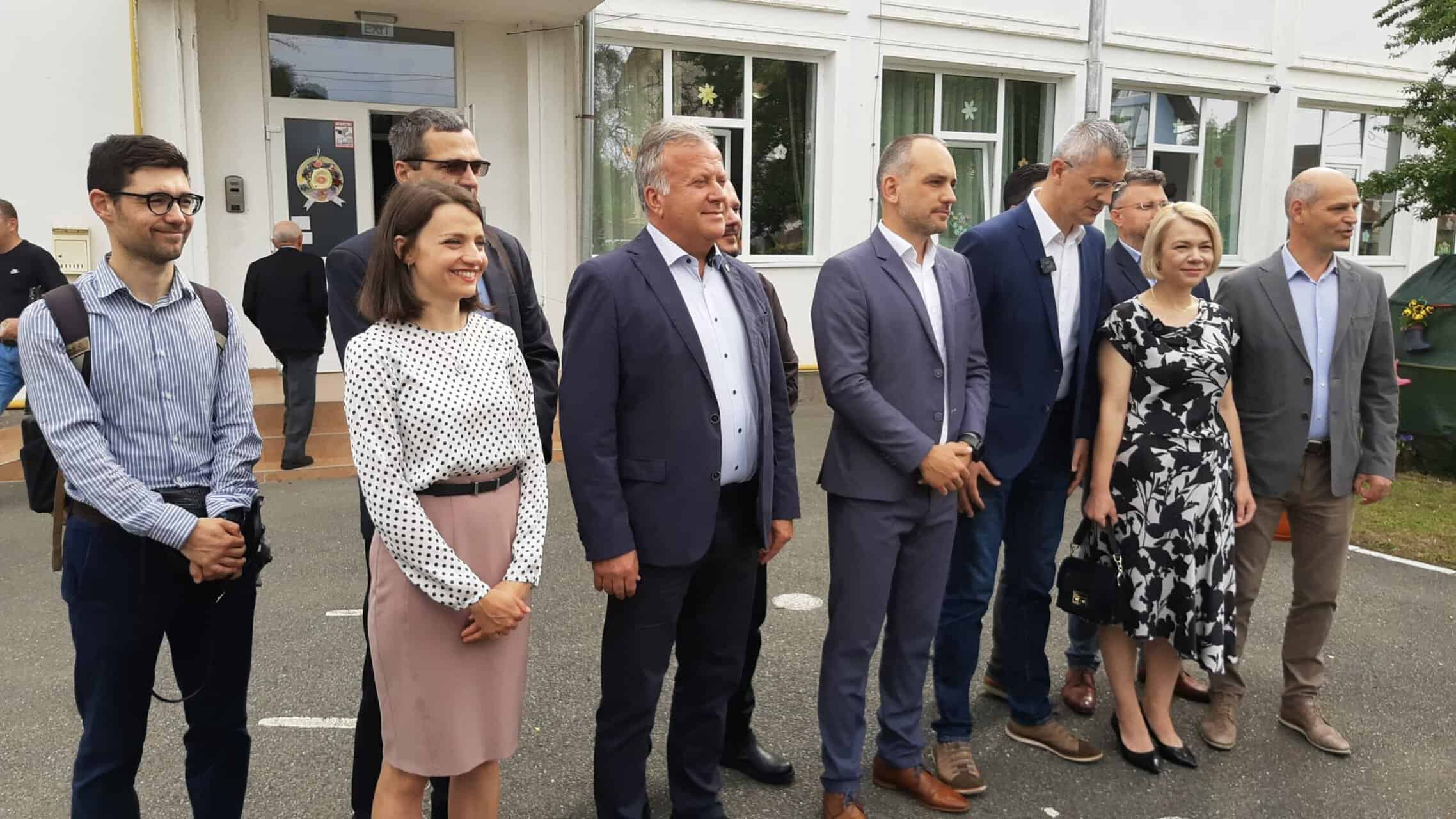 alegeri europarlamentare sibiu 2024: dan barna a venit la sibiu ca să voteze alături de colegii din usr (video)