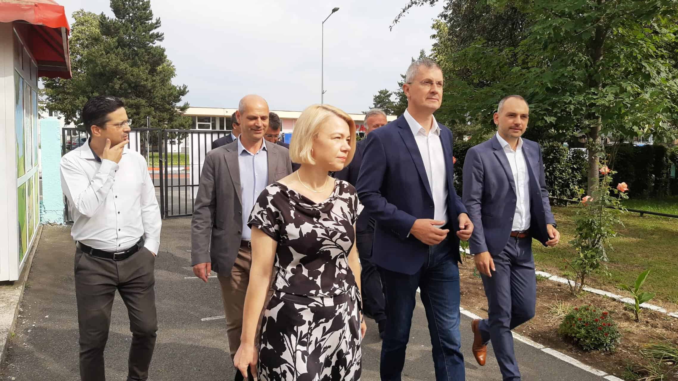 alegeri europarlamentare sibiu 2024: dan barna a venit la sibiu ca să voteze alături de colegii din usr (video)