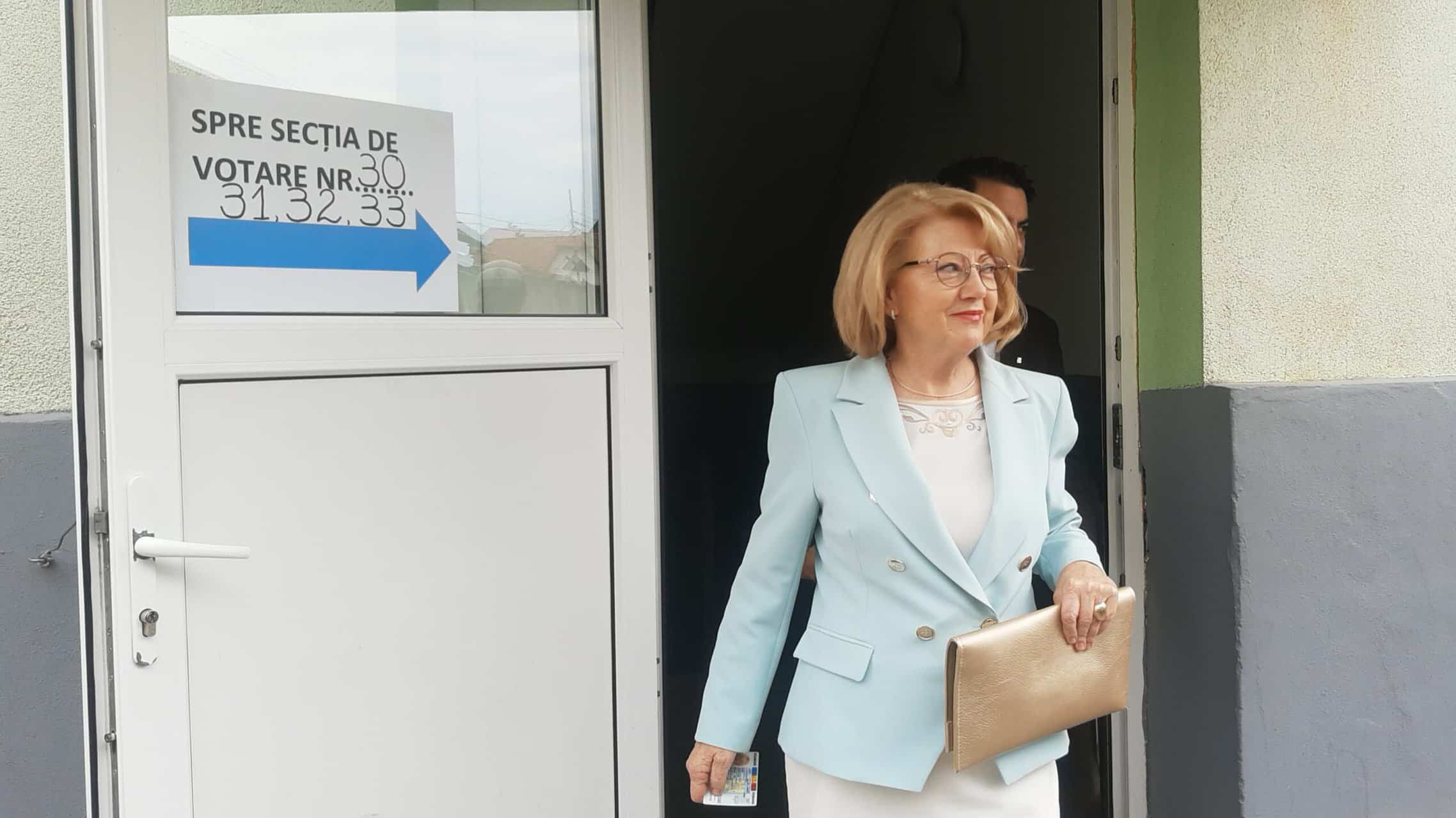 astrid fodor a mers la vot alături de colegii din fdgr și a votat pentru un primar „profesionist și devotat sibiului” (video)