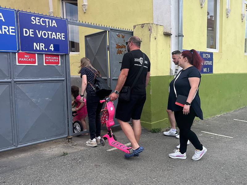 alegeri locale 2024: prezență mediocră la urne în județul sibiu. puțin peste 20 la sută dintre sibieni au votat (ora 13:30)