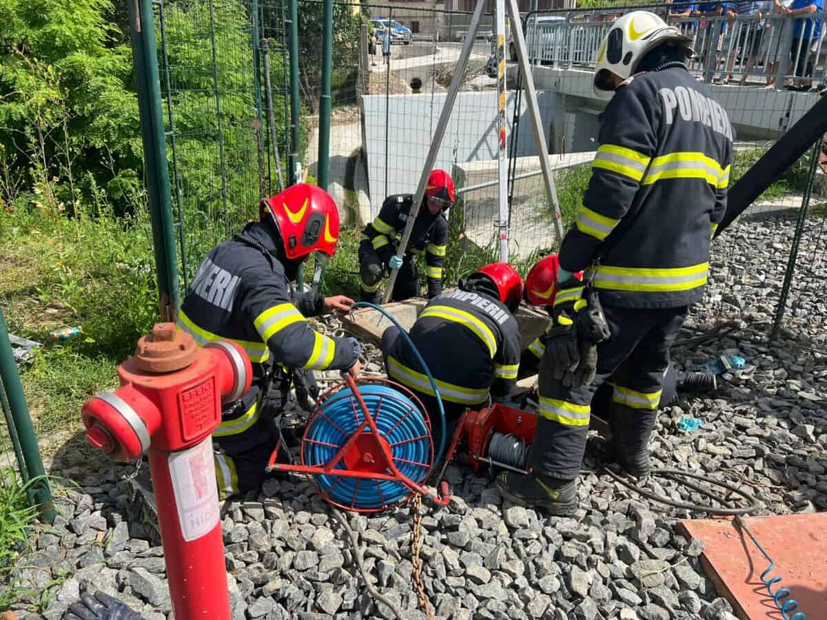 Un bărbat mort și altul rănit grav la Hașag după ce au căzut într-un canal adânc de 5 metri (video)