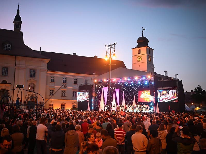 evenimentele se țin lanț în weekend la sibiu. capete de afiș „cântecele munților” și festivalul tomatelor la muzeul astra