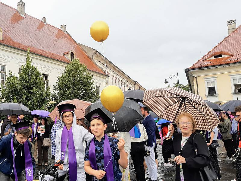 memorabila festivitate de absolvire a elevilor de la colegiul „octavian goga” în piața mare