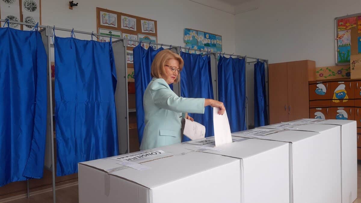 astrid fodor a mers la vot alături de colegii din fdgr și a votat pentru un primar „profesionist și devotat sibiului” (video)