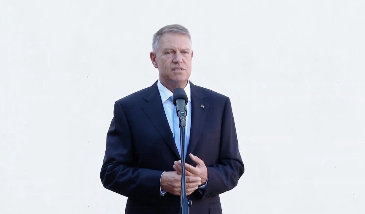 klaus iohannis a votat la o secție din bucurești: ”vă invit pe toți să poftiți la vot”