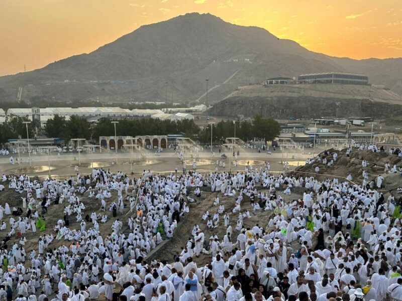 aproape 600 de oameni au murit în timpul pelerinajului la mecca, din cauza căldurii extreme