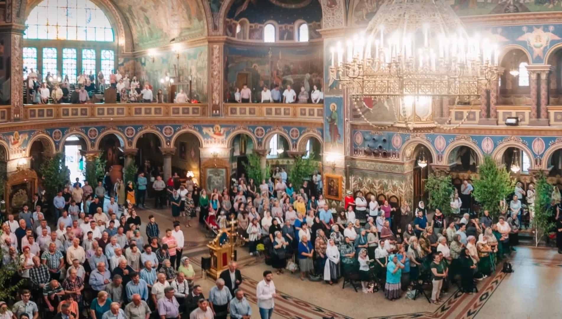 Mii de credincioşi de la "Oastea Domnului" la procesiunile de Rusalii, pe străzile din Sibiu