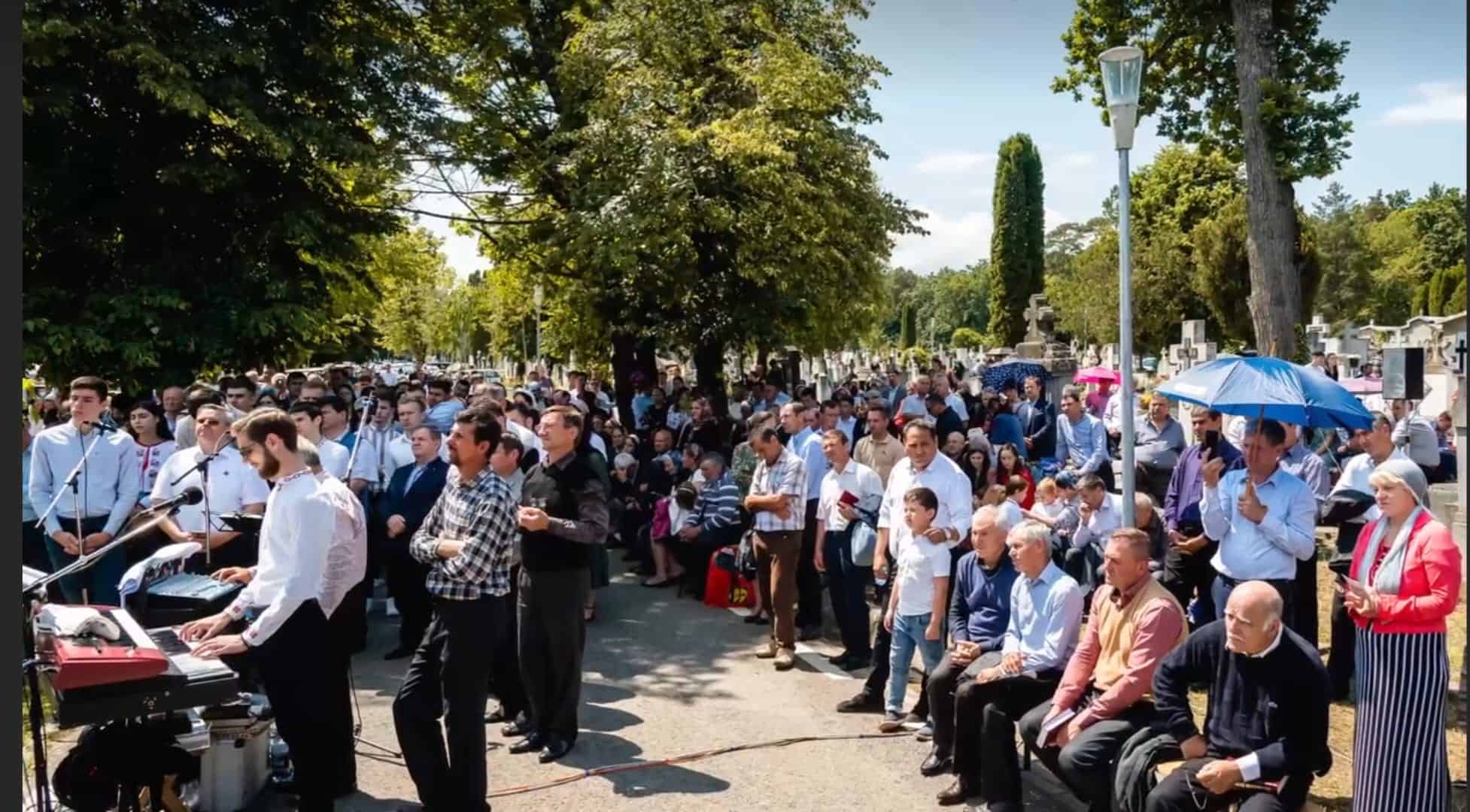 Mii de credincioşi de la "Oastea Domnului" la procesiunile de Rusalii, pe străzile din Sibiu