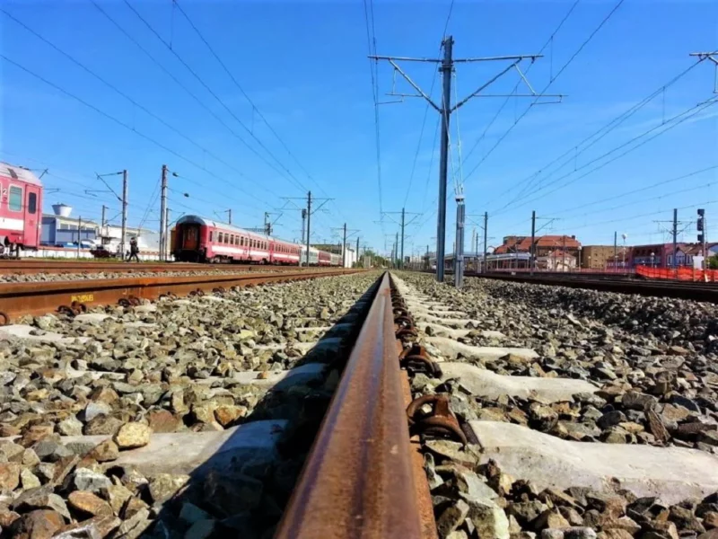 trenurile merg cu viteza melcului în zonele în care este caniculă