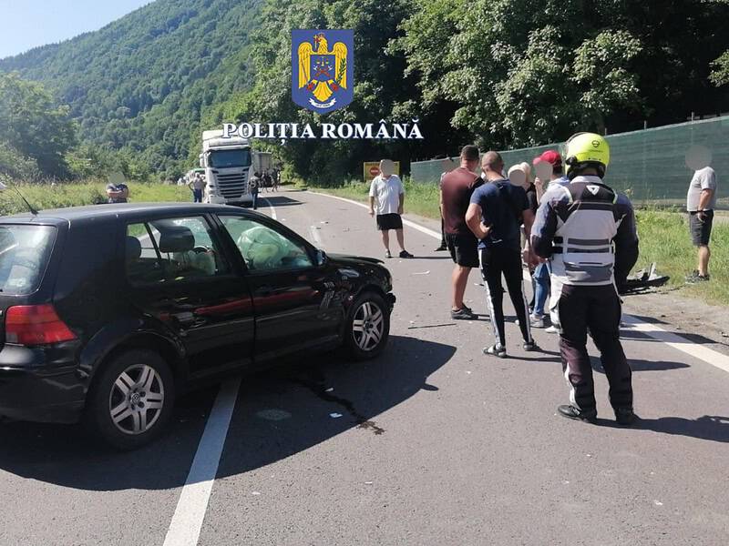 trafic blocat total pe valea oltului la câineni în urma unui accident (foto)