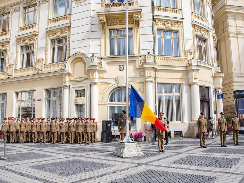 sibienii invitați să participe la ceremonia publică dedicată zilei drapelului naţional