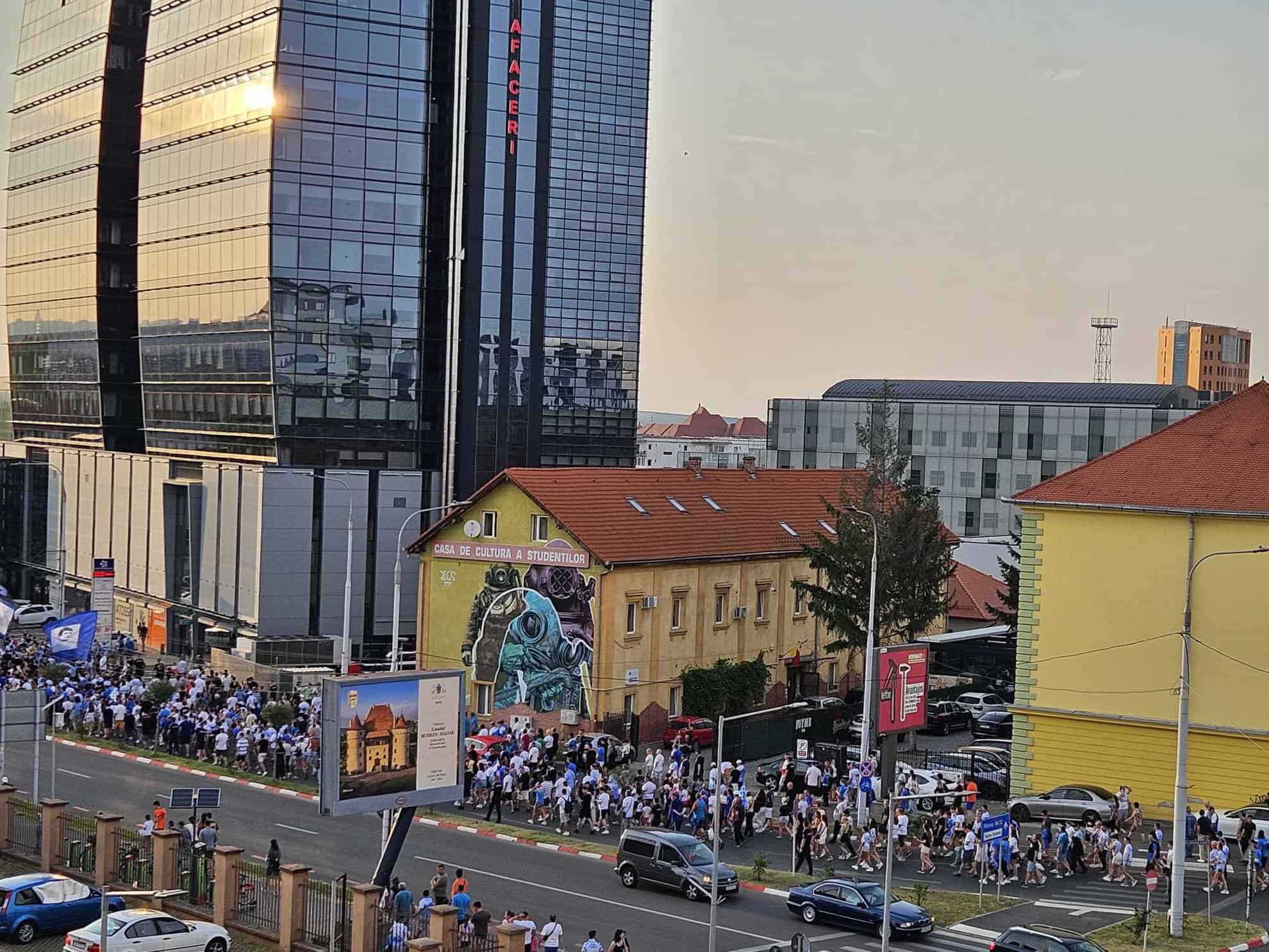 mii de fani ai corvinului hunedoara au ajuns la sibiu pentru returul cu maghiarii de la paksi (video foto)