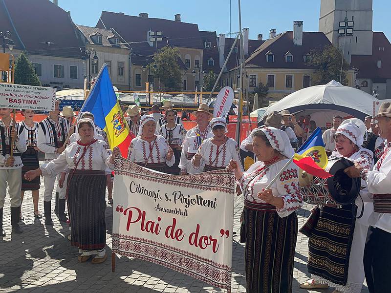 weekend cu cântece, dansuri, târg de meșteșuguri și bunătăți de peste prut. moldovenii primiți cu căldură la sibiu: “bine am venit și bine v-am găsit acasă”! (video foto)