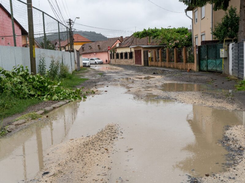 primăria mediaș a semnat contractul pentru reabilitarea străzii gheorghe pop de băsești (video)