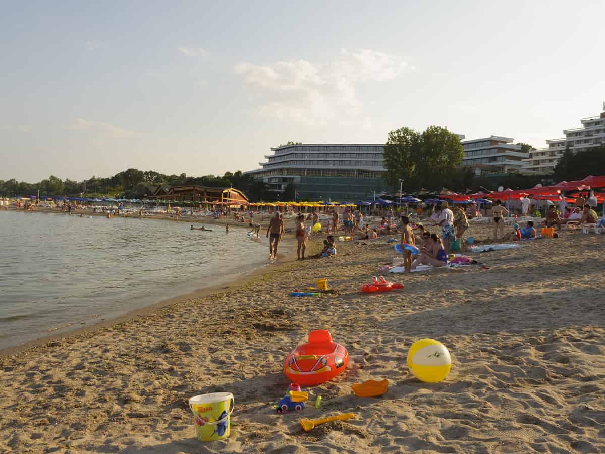 Suspiciune de intoxicație la zeci de turiști cazați într-un hotel de pe Litoral. S-a activat Planul Roșu de Intervenție