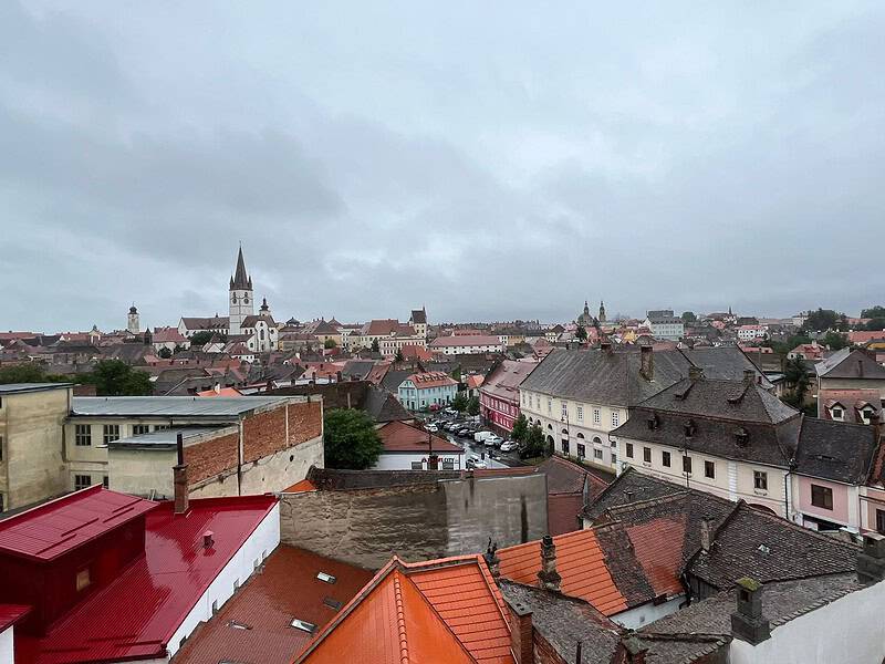 se schimbă vremea. marți posibil să plouă la sibiu