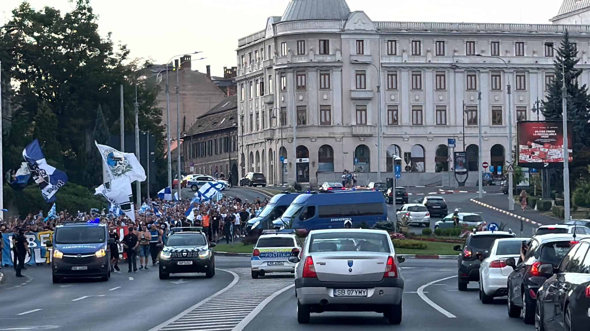 mii de fani ai corvinului hunedoara au ajuns la sibiu pentru returul cu maghiarii de la paksi (video foto)