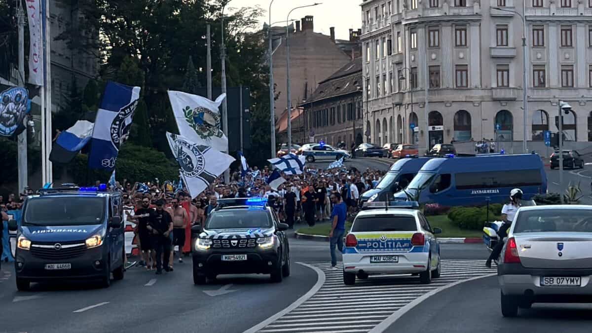 mii de fani ai corvinului hunedoara au ajuns la sibiu pentru returul cu maghiarii de la paksi (video foto)