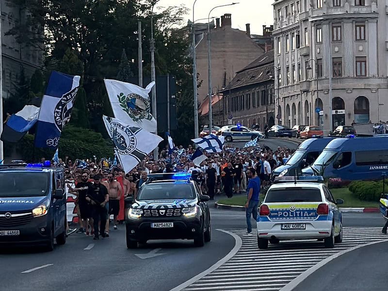 mii de fani ai corvinului hunedoara au ajuns la sibiu pentru returul cu maghiarii de la paksi (video foto)