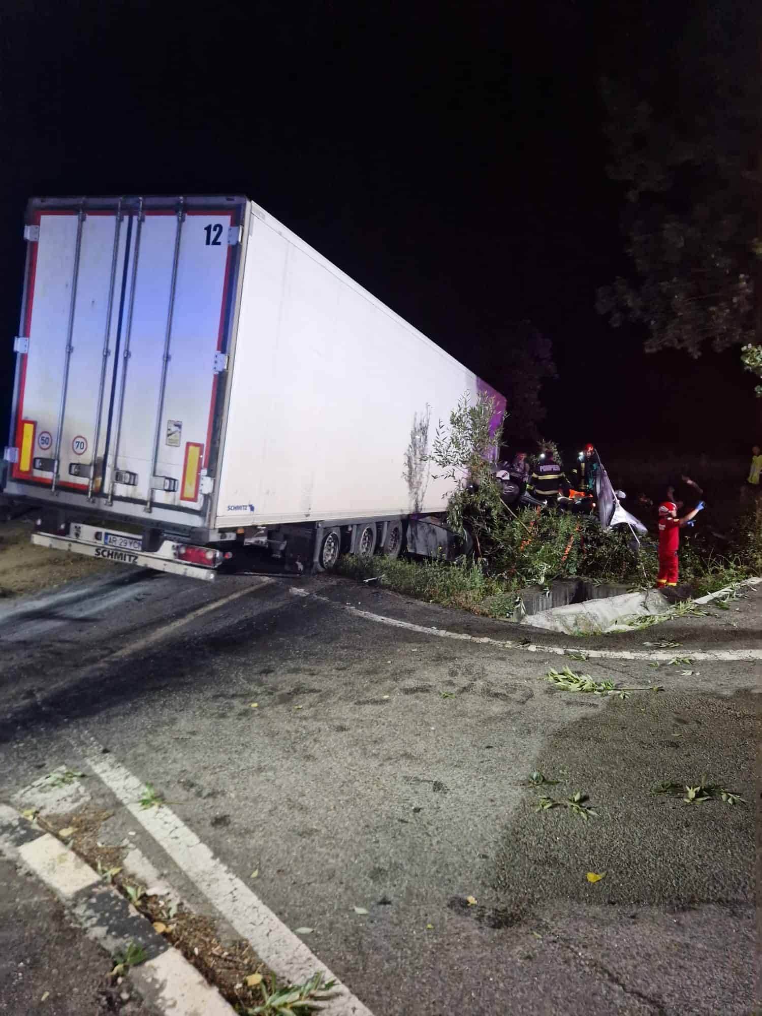 Grav accident rutier pe DN1 în Porumbacu de Jos. Două persoane au murit pe loc, iar alte 3 au fost rănite (foto)