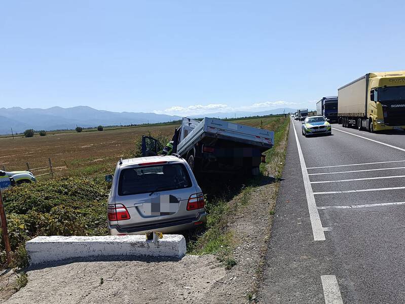 Femeie rănită într-un accident pe DN1 la Arpașu de Jos (video foto)