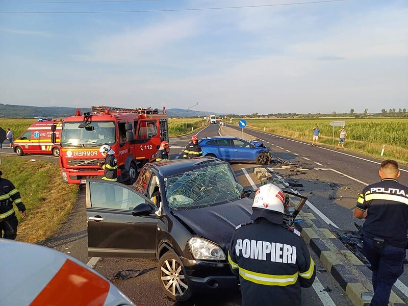 starea răniților de la accidentul de pe dn1 de la arpașu de vineri seara. un bărbat a fost preluat de elicopterul smurd (foto)