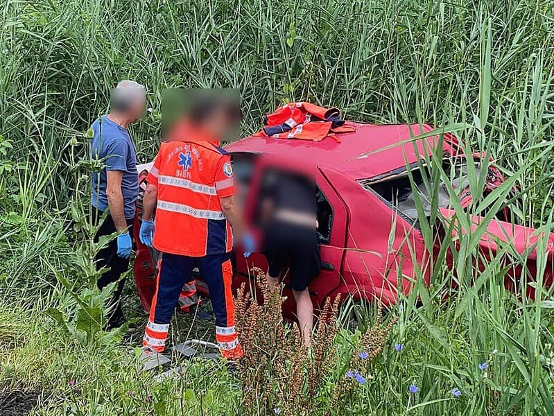 filmul accidentului grav de miercuri de la șeica mare după ce o mașină a fost proiectată într-un tir