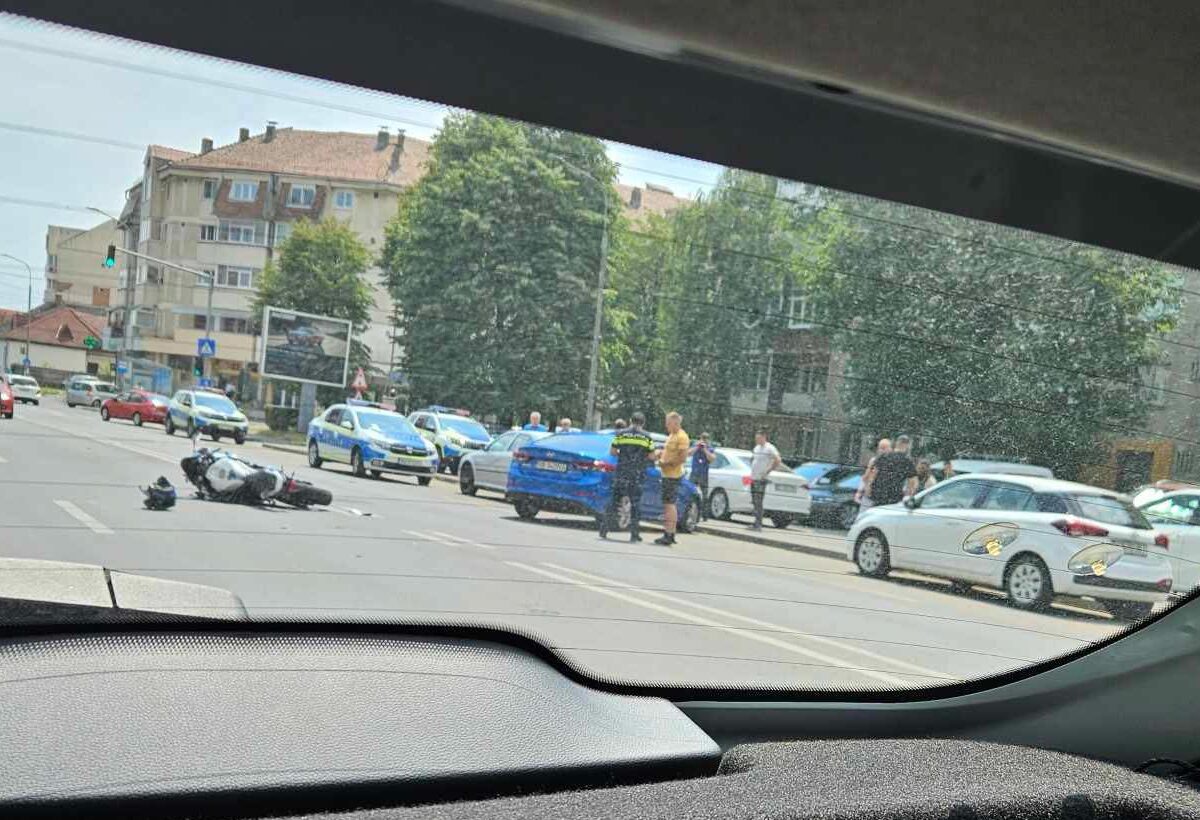 motociclist accidentat de o mașină în terezian la sibiu (foto)