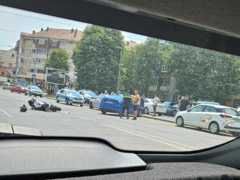 motociclist accidentat de o mașină în terezian la sibiu (foto)