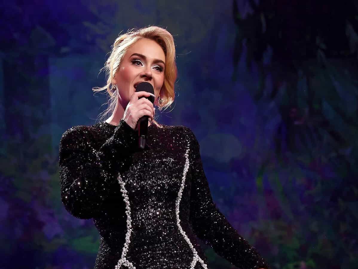 adele își întrerupe turneul și ia o pauză din cariera de cântăreață