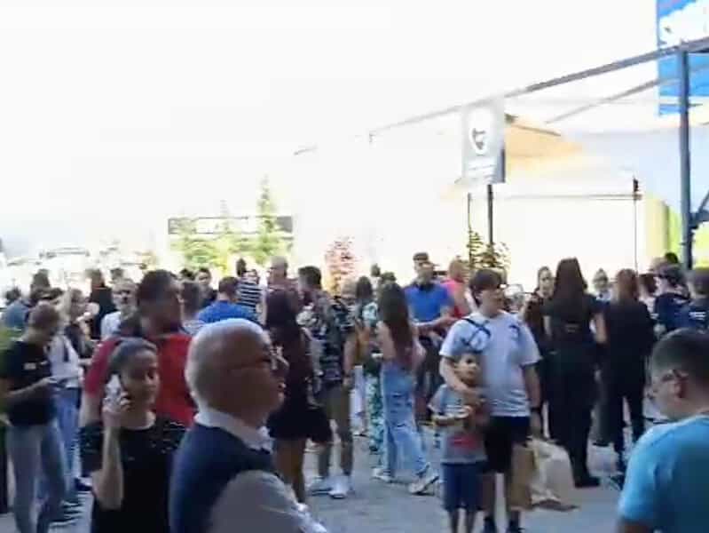 au sunat alarmele în mall la sibiu. zeci de oameni evacuați de urgență (video)