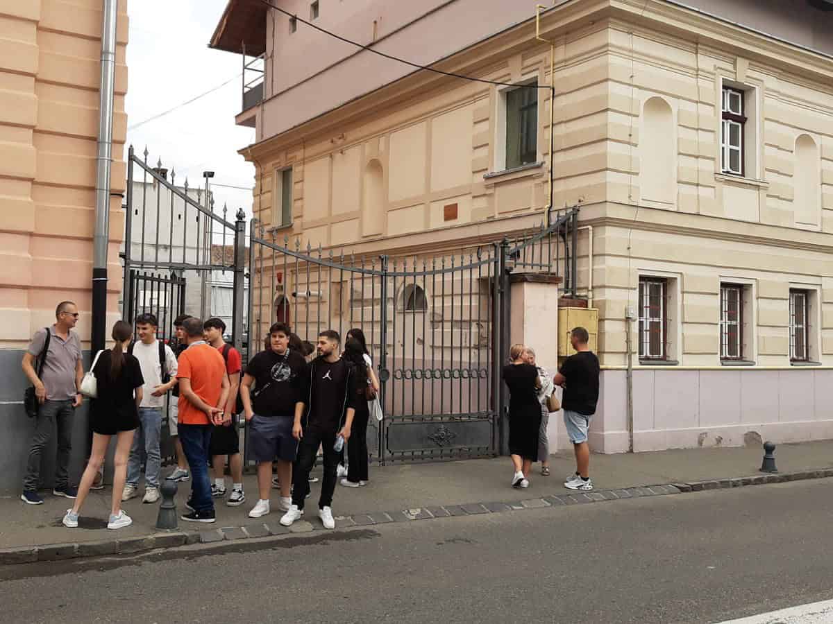 un consilier local cere montarea de aparate de aer condiționat în școlile din sibiu: „ne prinde căldura în timpul examenelor”