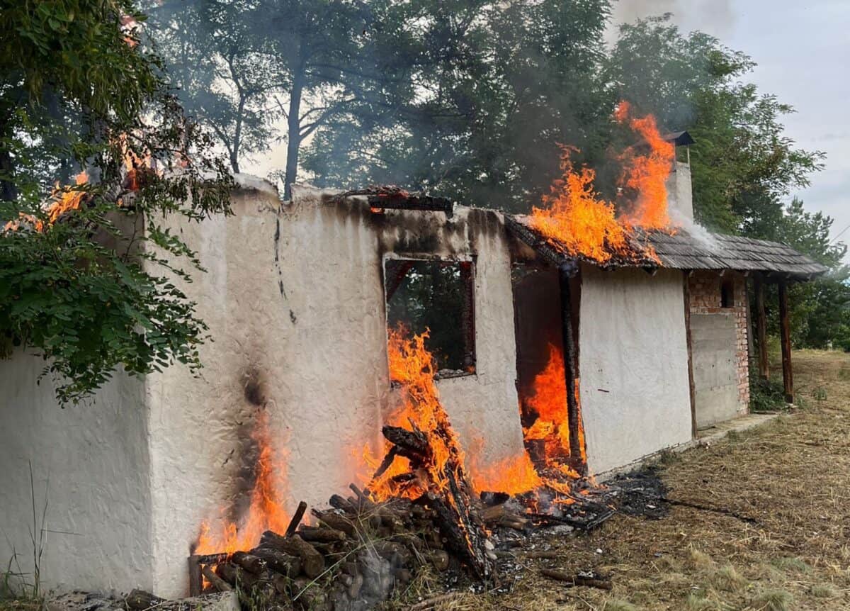 Cabană din Sibiel, lovită de fulger