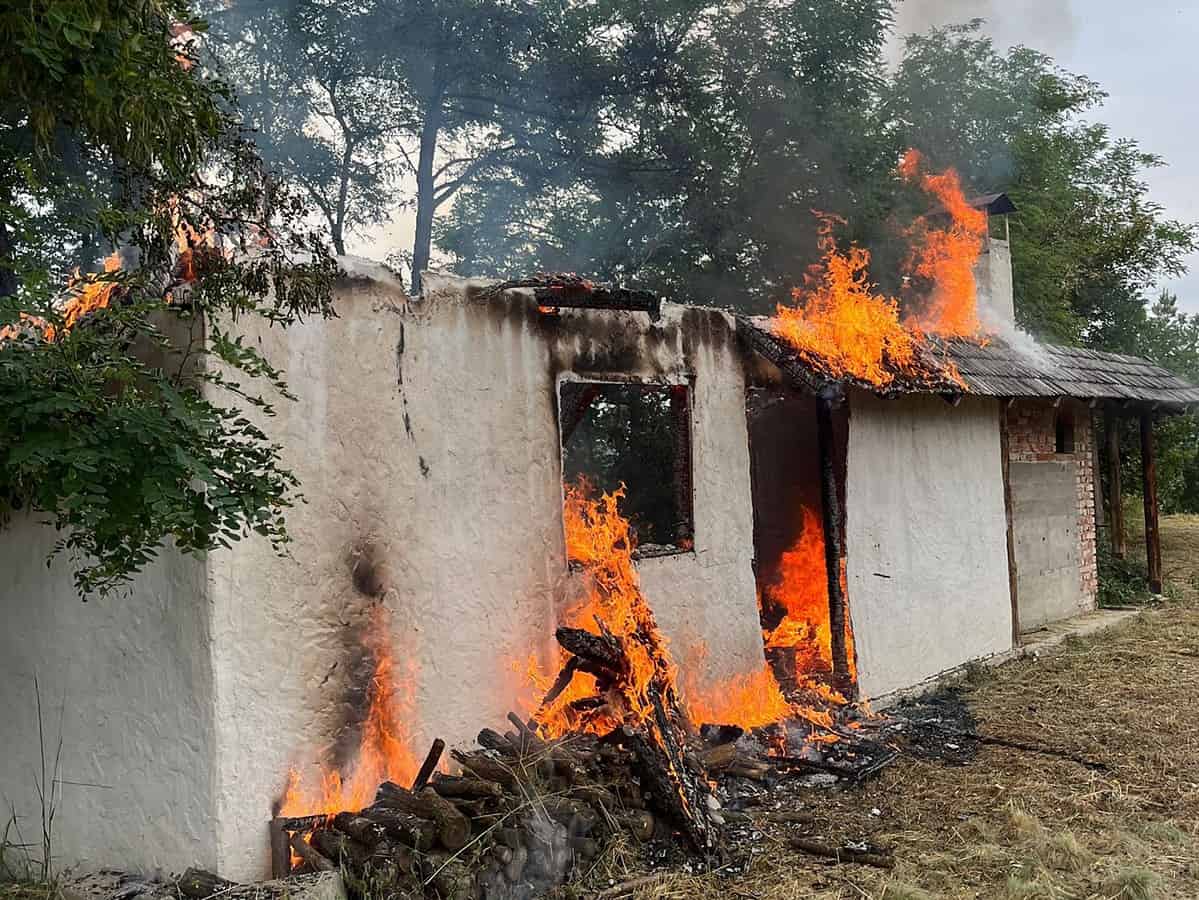 cabană din sibiel, lovită de fulger